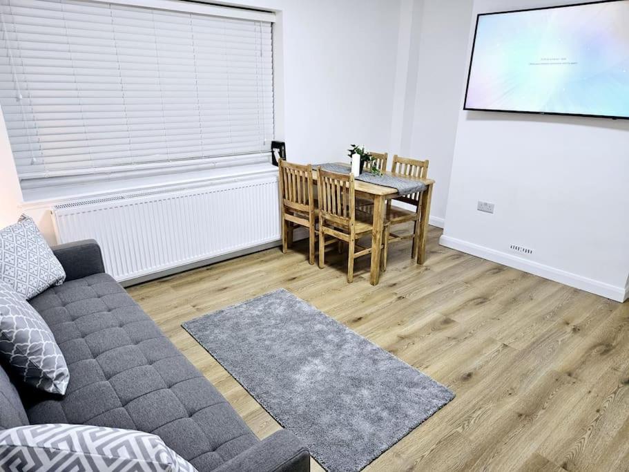Wonderful Apartment In Wembley Londres Exterior foto