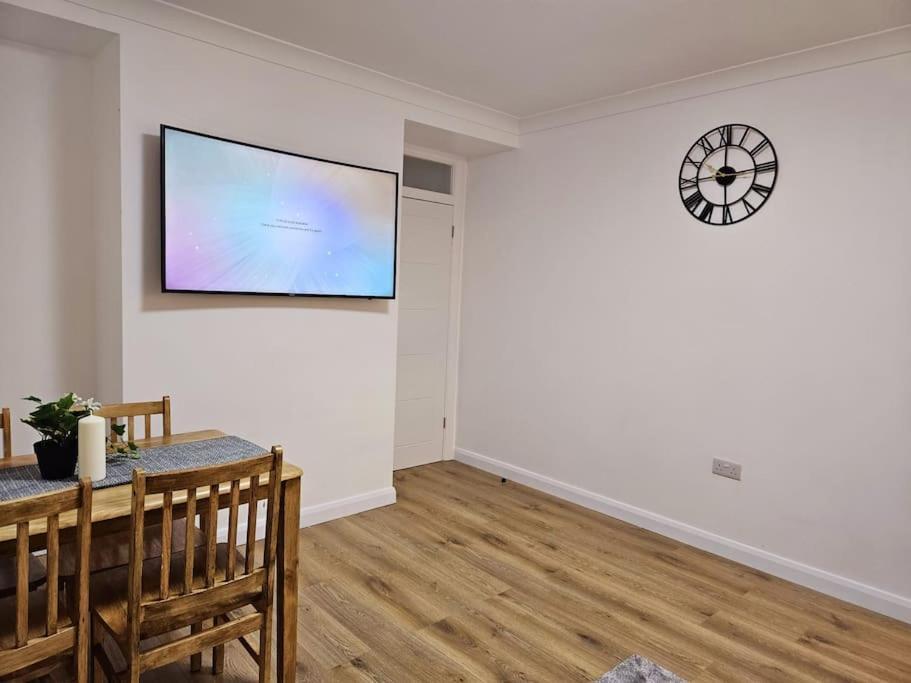 Wonderful Apartment In Wembley Londres Exterior foto
